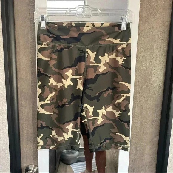 581 The Upside Camo Spin Shorts - Picture 2 of 5